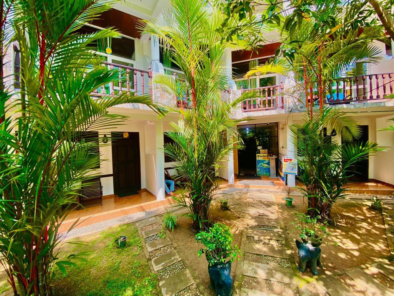 Poppies Mirissa Hotel Exterior foto